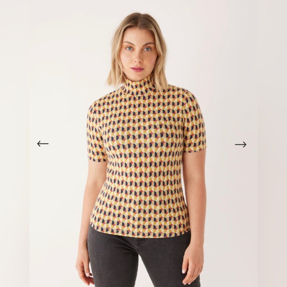 Frank and Oak printed short sleeve mockneck size S